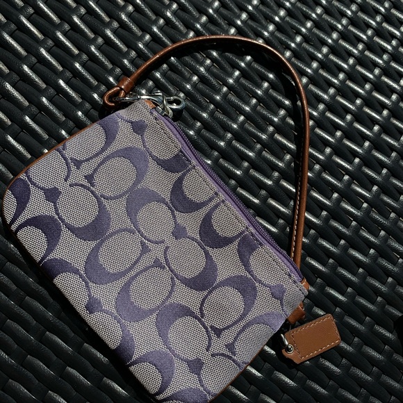 Authentic Vintage Coach Wristlet - Picture 3 of 4
